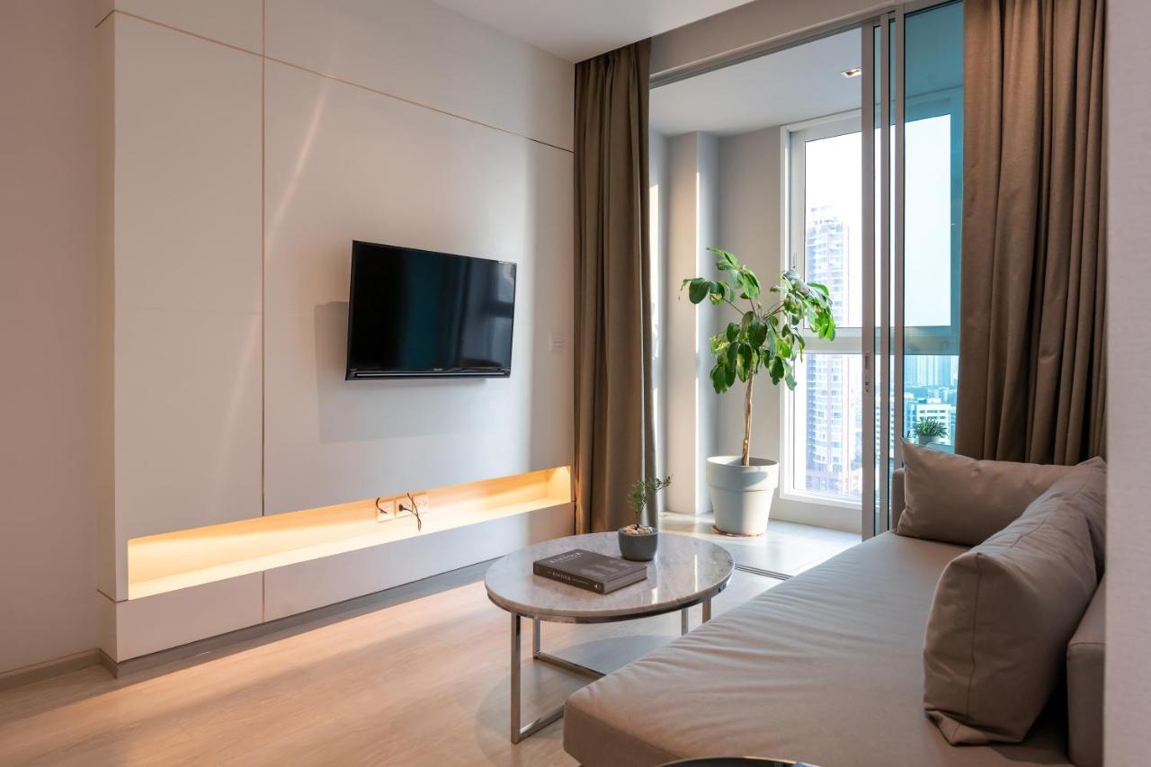 Jasmine 59 Hotel Bangkok Exterior photo A living room in a serviced apartment in Hong Kong