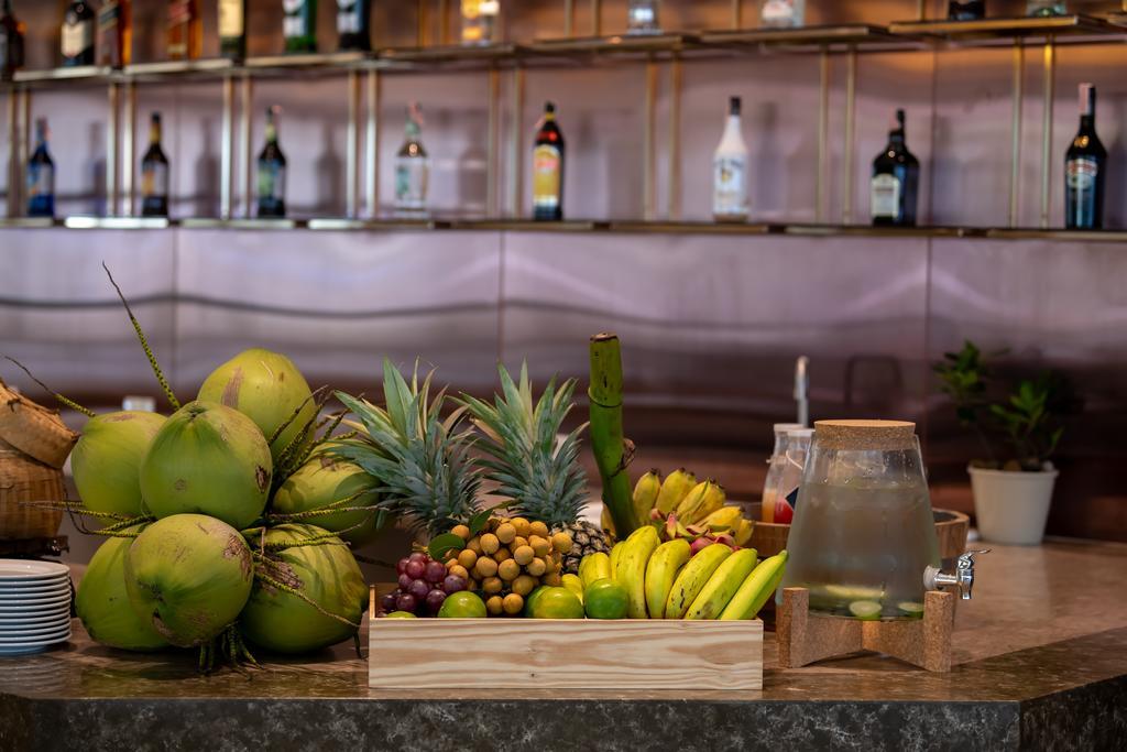 Jasmine 59 Hotel Bangkok Exterior photo Fruit at a bar