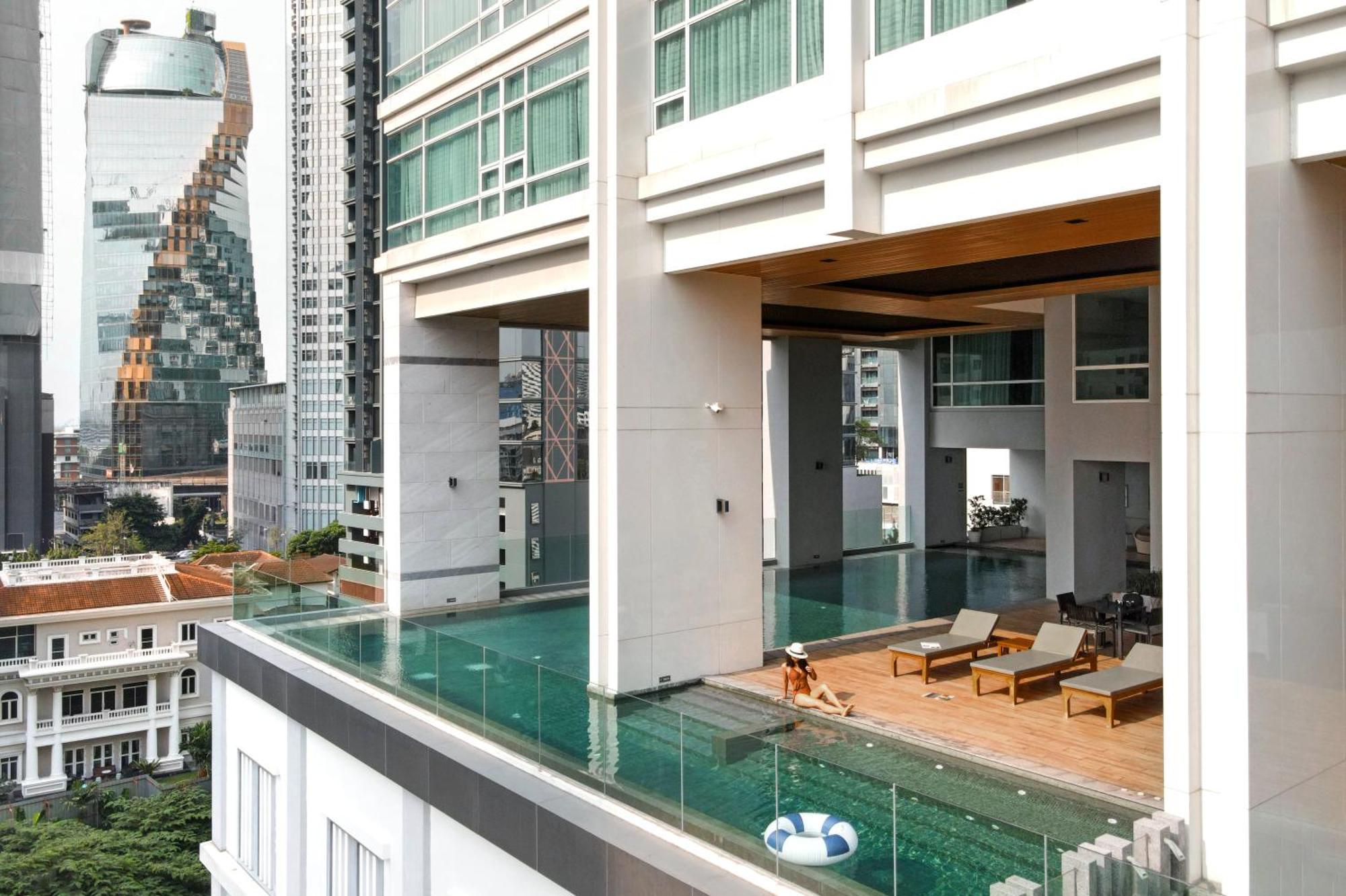 Jasmine 59 Hotel Bangkok Exterior photo The swimming pool at the 13th floor