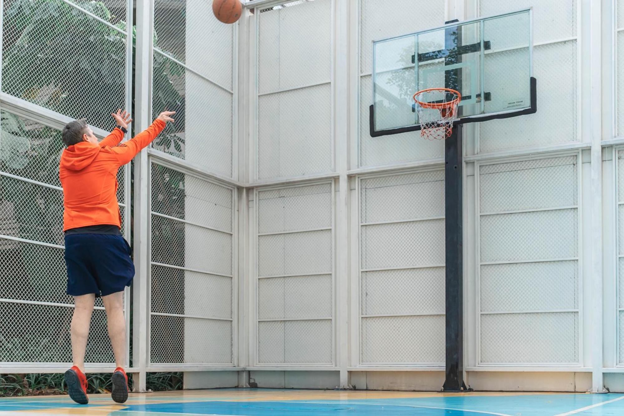 Jasmine 59 Hotel Bangkok Exterior photo Basketball player shooting a layup